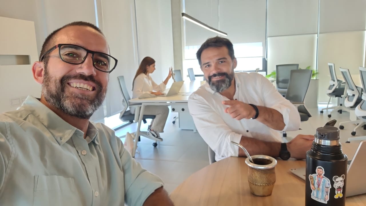 Participantes de ENE IA LAB durante una jornada de trabajo