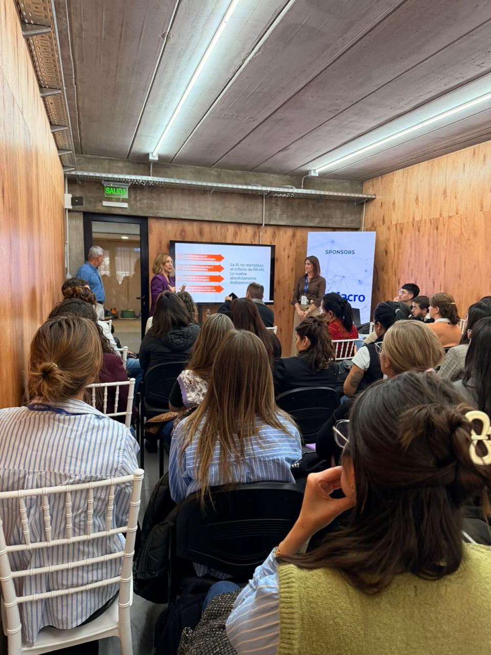 Presentación durante un encuentro de ENE IA LAB